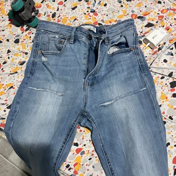 Stradivarius Pantolonu Hızlıca Yırtıldı, Satış Belgesi Olmadan Çözüm Sunulmuyor