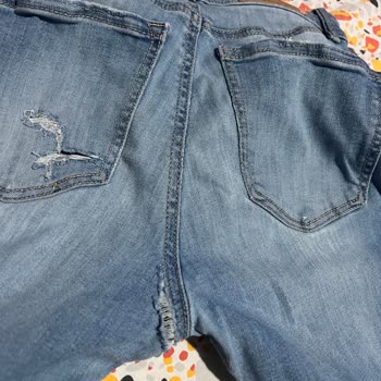 Stradivarius Pantolonu Hızlıca Yırtıldı, Satış Belgesi Olmadan Çözüm Sunulmuyor