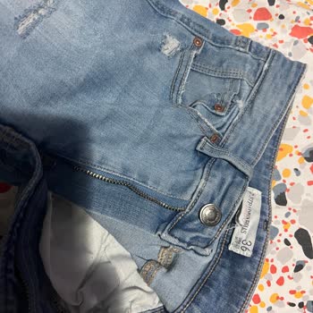 Stradivarius Pantolonu Hızlıca Yırtıldı, Satış Belgesi Olmadan Çözüm Sunulmuyor