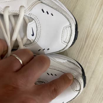 FLO Mağazası Üretim Kusurunu Göz Ardı Ederek Nike Air Monarch Ayakkabı Değişimini Reddetti
