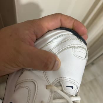 FLO Mağazası Üretim Kusurunu Göz Ardı Ederek Nike Air Monarch Ayakkabı Değişimini Reddetti