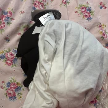 Özensiz Paketleme Ve Ters Çevrilmiş Ürünler Nedeniyle T-Shirt Ve Pantolon Takımında Kalite Sorunu