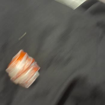 Özensiz Paketleme Ve Ters Çevrilmiş Ürünler Nedeniyle T-Shirt Ve Pantolon Takımında Kalite Sorunu