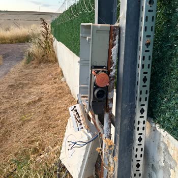 Şantiye Elektrik Hattının Kaldırılmaması Ve Çocuk Güvenliği Riski