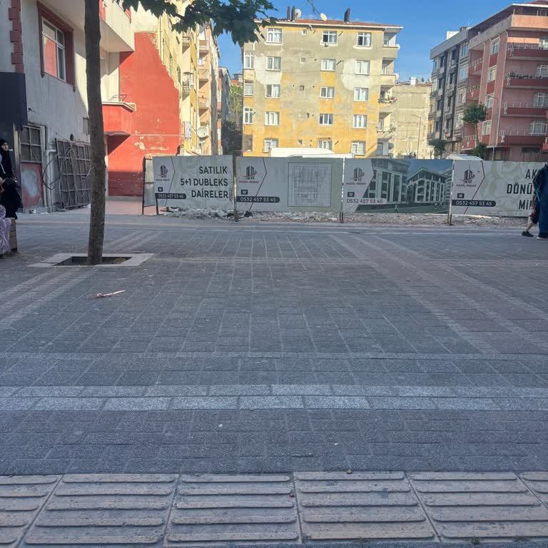 Çamlıkahve Makbul Şubesinde Müşterileri İçerideyken Zorla Çıkarma