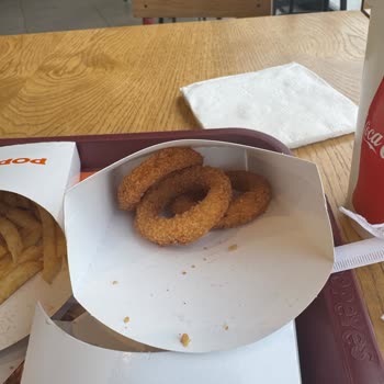 Donmuş Kiosk, Çiğ Tavuk Ve Personel İlgisizliği