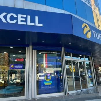 Esenyurt Turkcell Bayisinde Kaba Ve Küçümseyici Müşteri Tutumu
