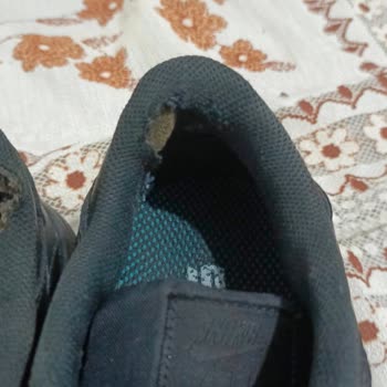 Nike Air Ayakkabısının Topuk Arka Plastik Parçası Kullanılamaz Hale Geldi