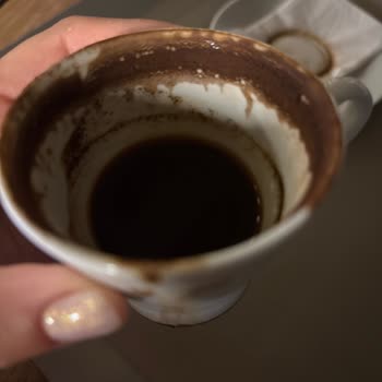 Kuşadası Kahve Dünyası’nda Temizlenmemiş Cezve Ve Hijyen İhlali