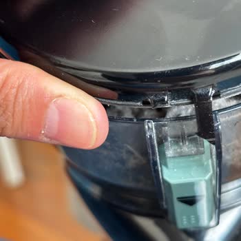 Grundig Vcp 5131 Şarjlı Süpürge Parçası Açarken Kırıldı: Garanti Kapsamında Değişim Talebi