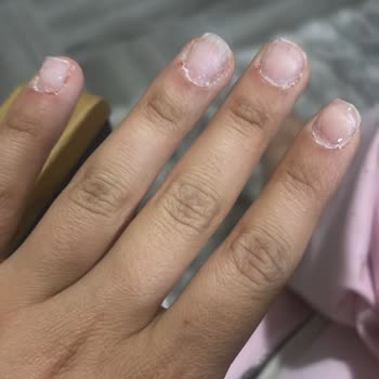Salon Tomris Tırnaklarımı İstediğim Gibi Yapmadı