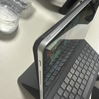 Uyumsuz Ve Kırık Klavyeli Kılıfın Ücretsiz Değiştirilmesi Talebi