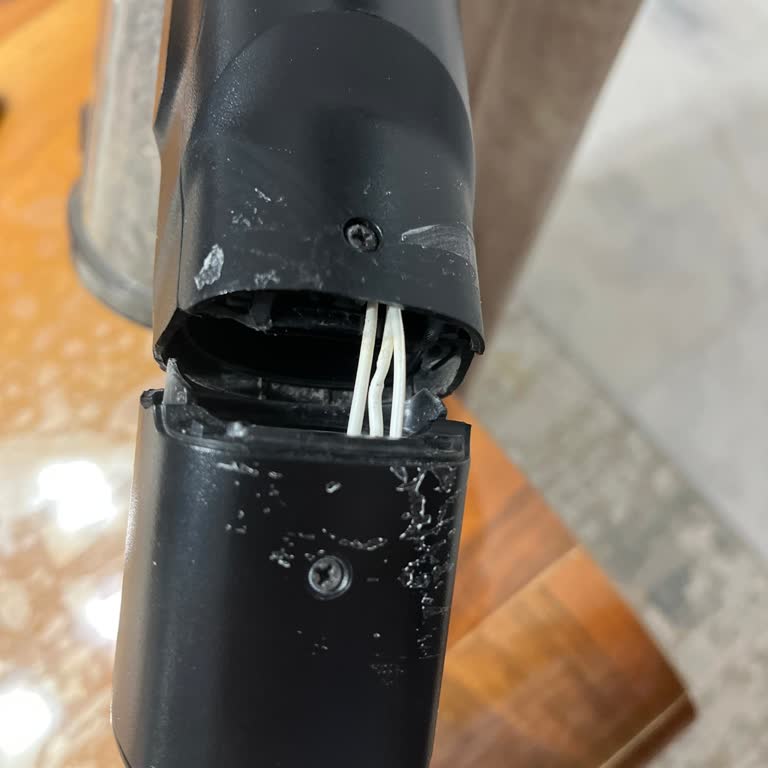 Philips Dikey Süpürge Boru Kırılması Garanti Kapsamında Değişim Talebi