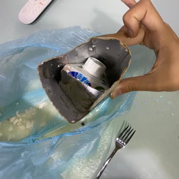 Bozuk Torku Sütü Yoğurt Kıvamı Ve Ağır Koku