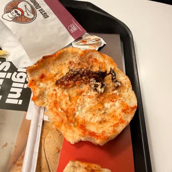 Çocuğuma Kömür Gibi Yanmış Döner Servis Edildi