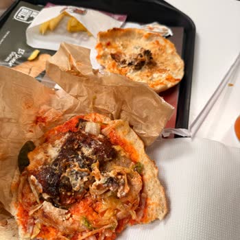 Çocuğuma Kömür Gibi Yanmış Döner Servis Edildi