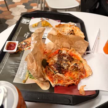 Çocuğuma Kömür Gibi Yanmış Döner Servis Edildi