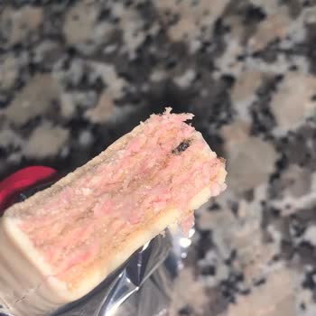 Eti Çilekli Beyaz Çikolatalı Gofretten Yabancı Madde Çıktı