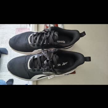 FLO Mağazasında Reebok Ayakkabısının Kısa Sürede Yırtılması Ve Yanıltıcı İnceleme Süreci