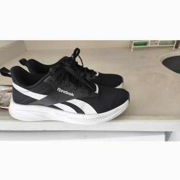 FLO Mağazasında Reebok Ayakkabısının Kısa Sürede Yırtılması Ve Yanıltıcı İnceleme Süreci
