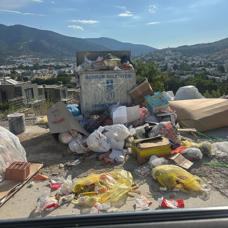 Müskebi Mahallesinde Çöp Konteyneri Yetersizliği Ve Düzensiz Toplama