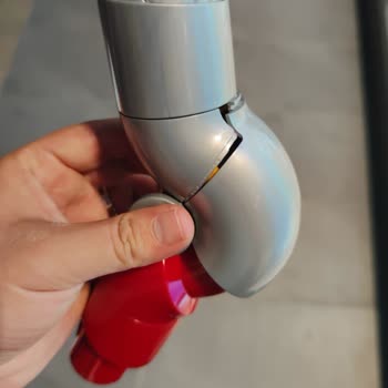 Dyson V12 Mobilya Altı Aparatı Kırıldı, Garanti Kapsamında Ücretsiz Değişim Talebi