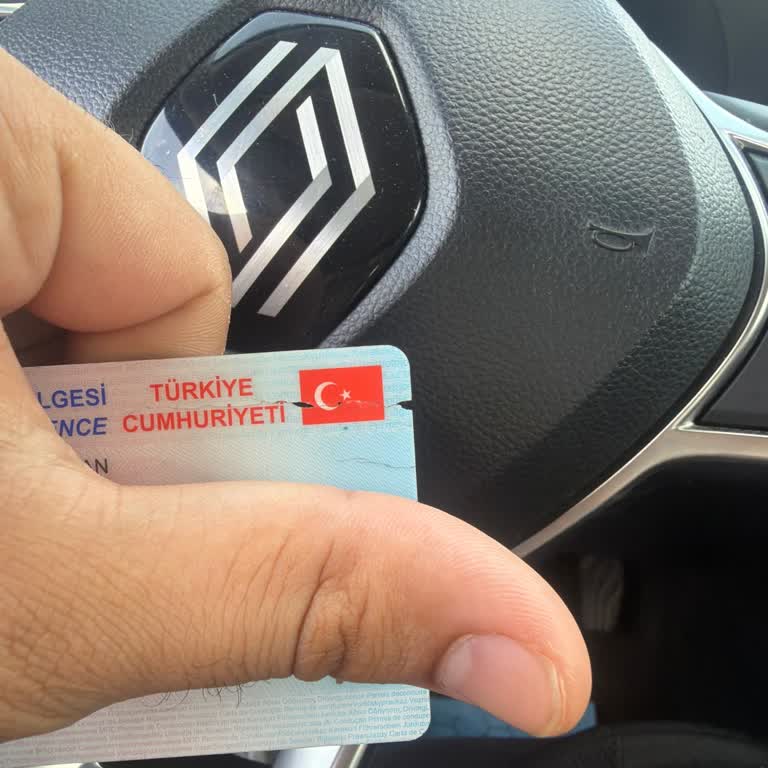 Ehliyet Çatlağı Nedeniyle Araç Teslim Edilmedi, Çifte Ücretle Başka Araç Kiralamak Zorunda Kaldım