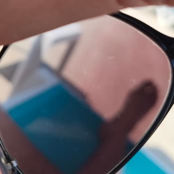 Rayban Gözlüğümde Cam Tabakasının Soyulması