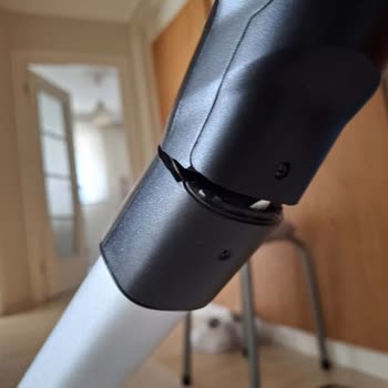 Philips XC7040 Şarjlı Süpürge Motor Yakın Bölgesindeki Plastik Parça Kırılması Ve Garanti Kapsamında Ücretsiz Değişim Talebi