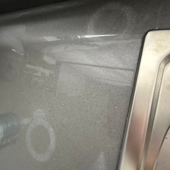 Glint Temizleyicinin Mermer Tezgâhta Oluşturduğu Kalıcı Hasar Ve Uyarı Eksikliği