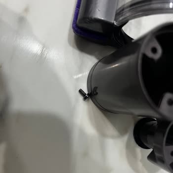 Vidaları Düşen Süpürge Başlığının Garanti Kapsamında Onarımının Reddi