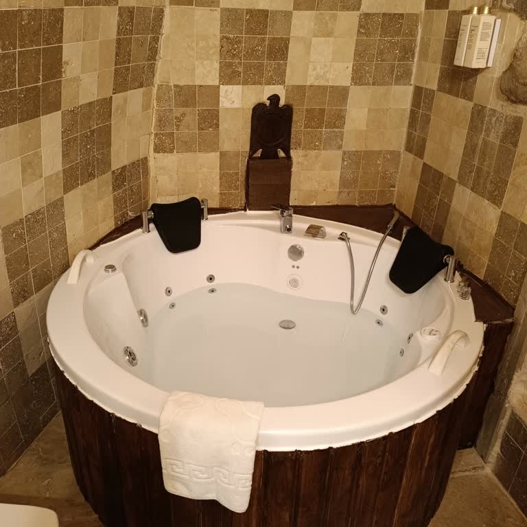 Hotel Rox Cappadocia Jakuzili Oda İçin Ödenen Ücret İadesi: Sıcak Su ve Duş Yok