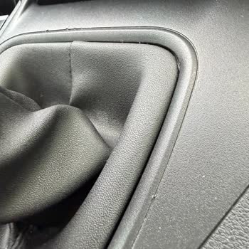 Opel Combo Vites Servisinde Oluşan Plastik Hasarı Ve Tekrarlanan Sorunlar