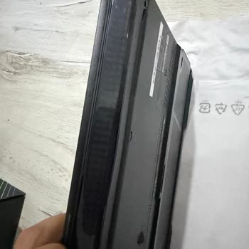 Sıfır Olması Gereken Laptop Açık Kutuda Ve Hasarlı Olarak Teslim Edildi