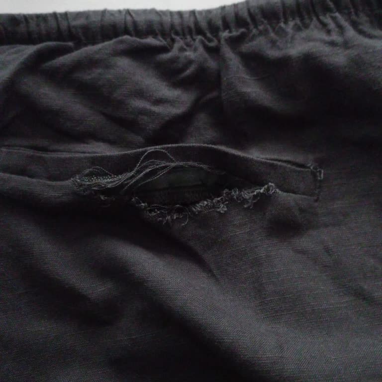H&M Blamed Me for Damage Caused by an Apparently Defective Pair of Pants