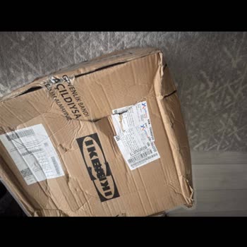 Yurtiçi Kargo’nun Hasarlı Paket Teslimatı Ve Asansöre Bırakılması
