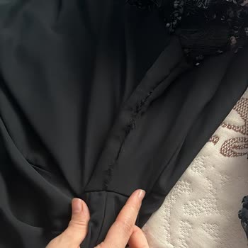 Waw Tesettür'ün Ayıplı Ve Beden Uymayan Abiyesi İçin İade Reddi, Ek Kargo Ücreti Talebi