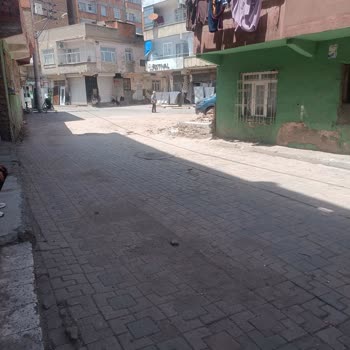 Kaynartepe Mahallesi 234. Sokaktaki Molozlar Temizlenmedi, Sağlık Ve Görünüm Sorunu Oluşturuyor