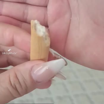 Ülker Ürünün İçinden Kıl Çıkması Çok Rahatsız Edici