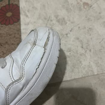 Ayakkabının Kısa Sürede Yırtılması Ve Tabanda Ayrılma Sorunu: Değişim Veya İade Talebi