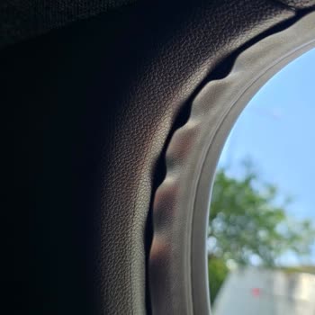 Renault Özkılıç Servisinde Airbag Geri Çağırma Sonrası Kapı Fitillerinin Özensiz Montajı