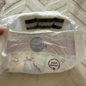Molfix Bebek Bezinde Siyah Şerit Ve Sert Doku
