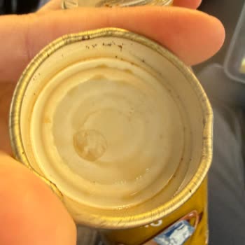 Paslı Kapak Ve Beyaz Maddeler İçeren Cappuccino