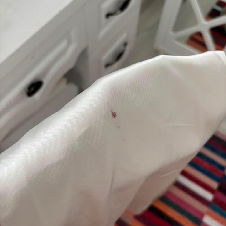 Kan Lekeli Elbise İçin Ayıplı Ürün İadesi Ve Ücret İadesi Talebi