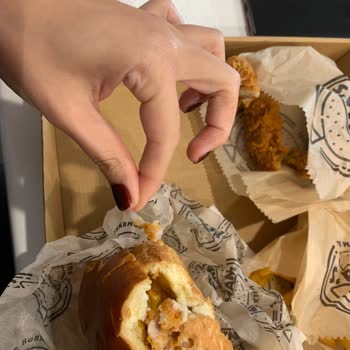 Plastik Parça İçeren Burger Ve Cevapsız Müşteri Hizmeti