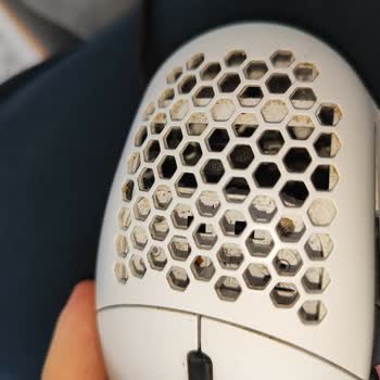Kirli Ve İkinci El Görünümlü Garanti Mouse’u Temizlenmiş Ya Da Yeni Ürün Olarak İsteniyor