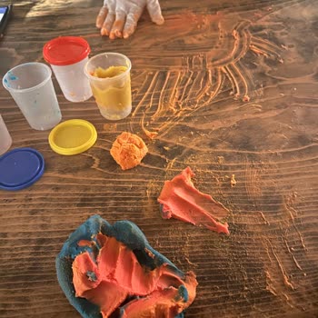 Play‑Doh Hot Wheels Set 4‑Piezas Mancha y Emite Olor Extraño