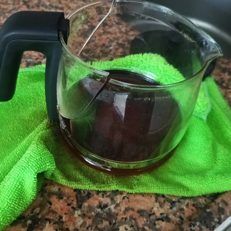 Garanti Kapsamındaki Çay Makinesi Cam Haznesi Kırıldı, Ücretsiz Değişim Talebi