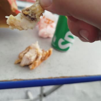 Popeyes Tavuk Burgerinde Kemik Parçası: Çocuklar İçin Tehlike