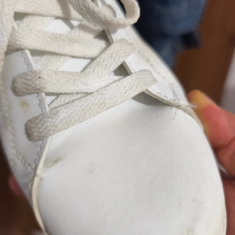 Reebok Ayakkabım Bir Ayda Kırıldı, Değişim Talebim Reddedildi
